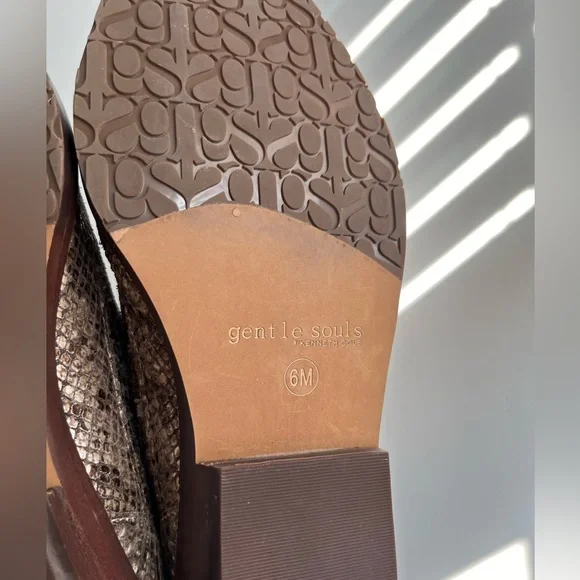 Gentle Souls Snakeskin Embossed Leather Bootie Size 6 New - Picture 6 of 11